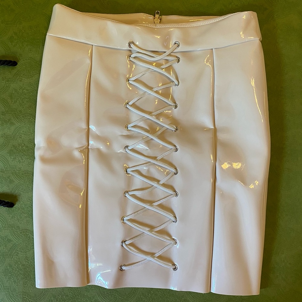 Oh Polly Women’s Nude Leather Lace Up Mini Skirt.